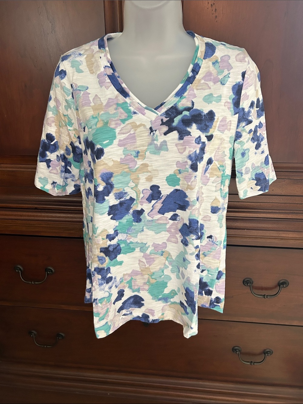 Chico's White V-Neck Short Sleeve Floral Watercolor Top - Blue/Teal/Purple/Tan